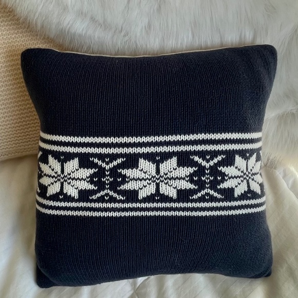 Sweater pillow with insert 12" x 12” - Picture 1 of 2